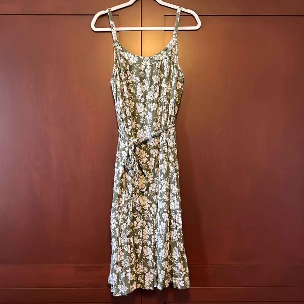 GAP Size Large Sage Green Adjustable Straps Lined Dress Adjustable Belt